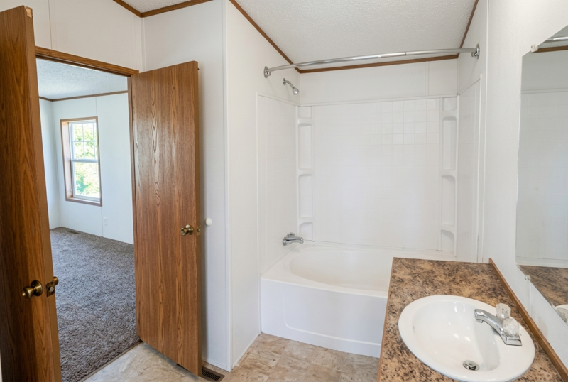 9 Hartland St N - Photo 7 of 16