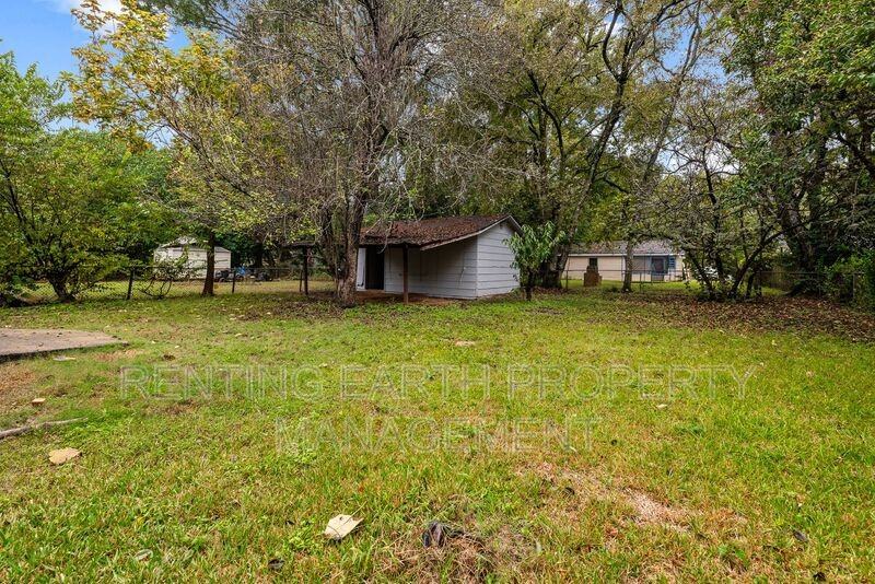 341 Chisholm St - Photo 6 of 15