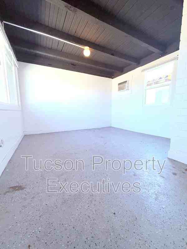 3218 E Benson Hwy