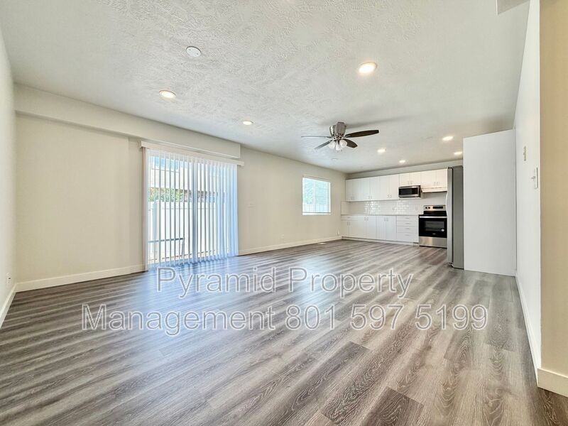 3178 S St #B - Photo 2 of 19