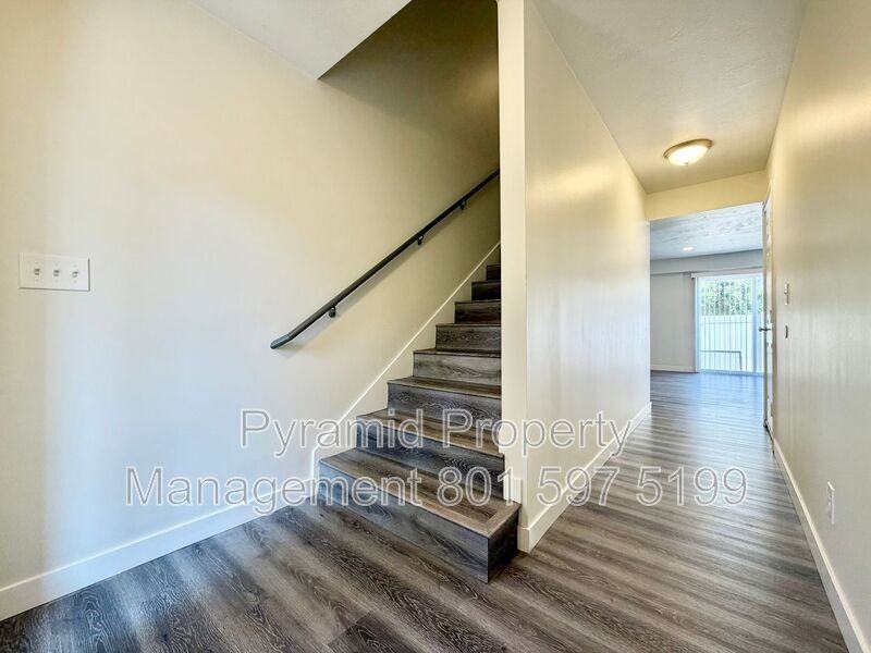 3178 S St #B - Photo 6 of 19