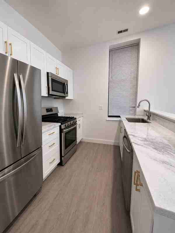 1704 S Tucker Blvd #B - Photo 3 of 15
