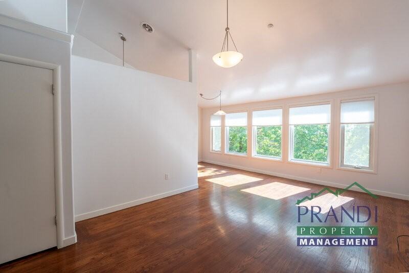 325 Montecito Ave - Photo 3 of 8