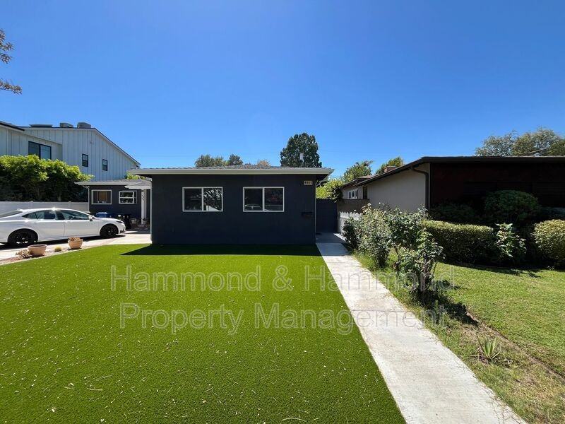 4447 Babcock Ave - Photo 3 of 17