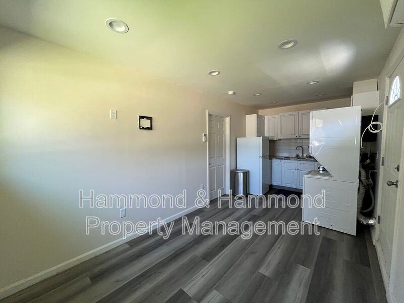 4447 Babcock Ave - Photo 5 of 17