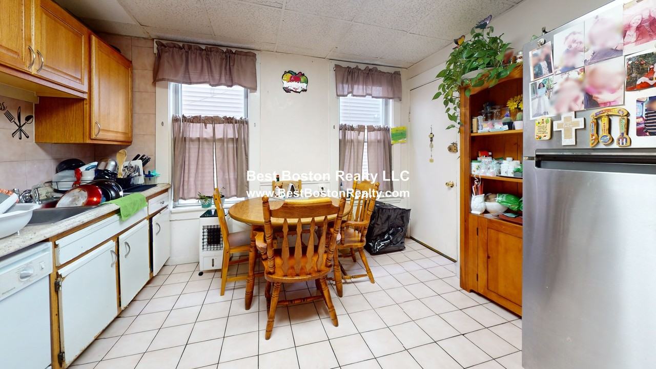 63 Easton St #1 - Photo 3 of 12