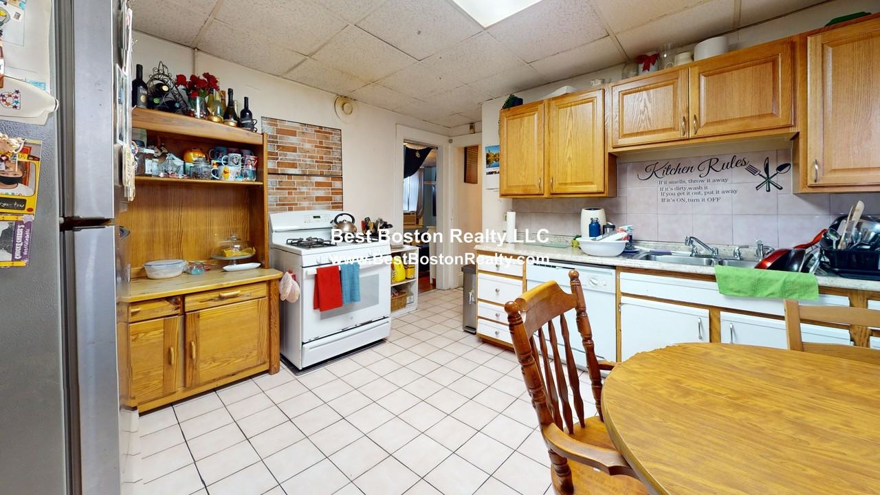 63 Easton St #1 - Photo 4 of 12