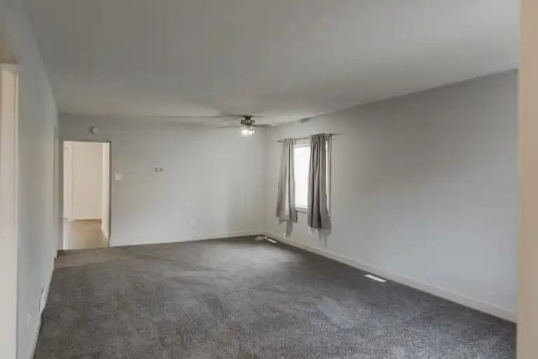 10423 102 Ave - Photo 3 of 16