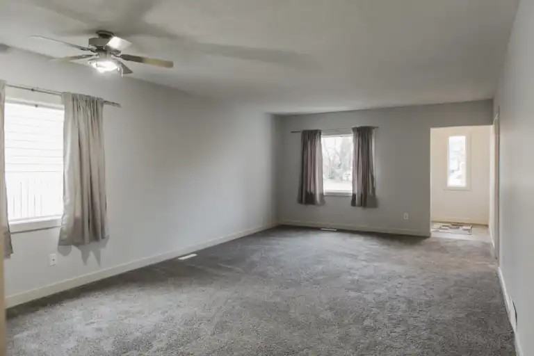 10423 102 Ave - Photo 4 of 16