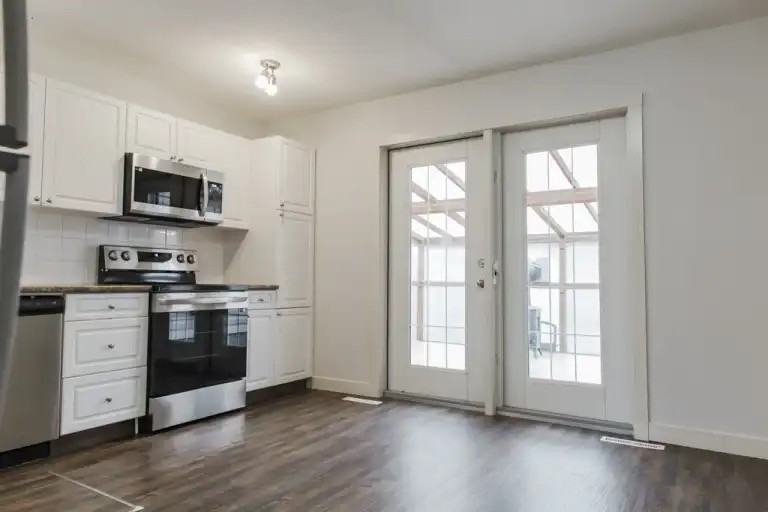 10423 102 Ave - Photo 5 of 16
