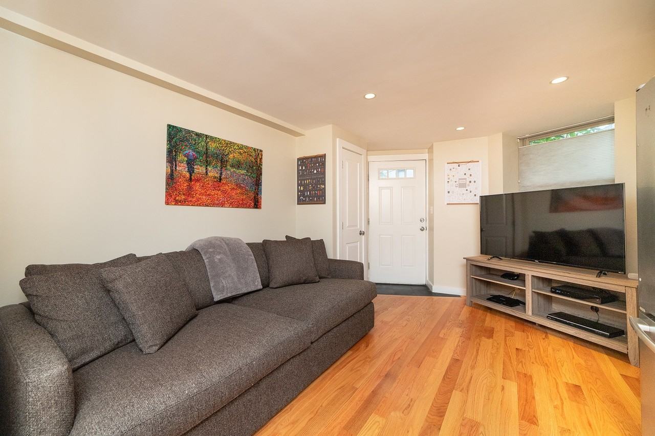 15 University Rd #B - Photo 2 of 6