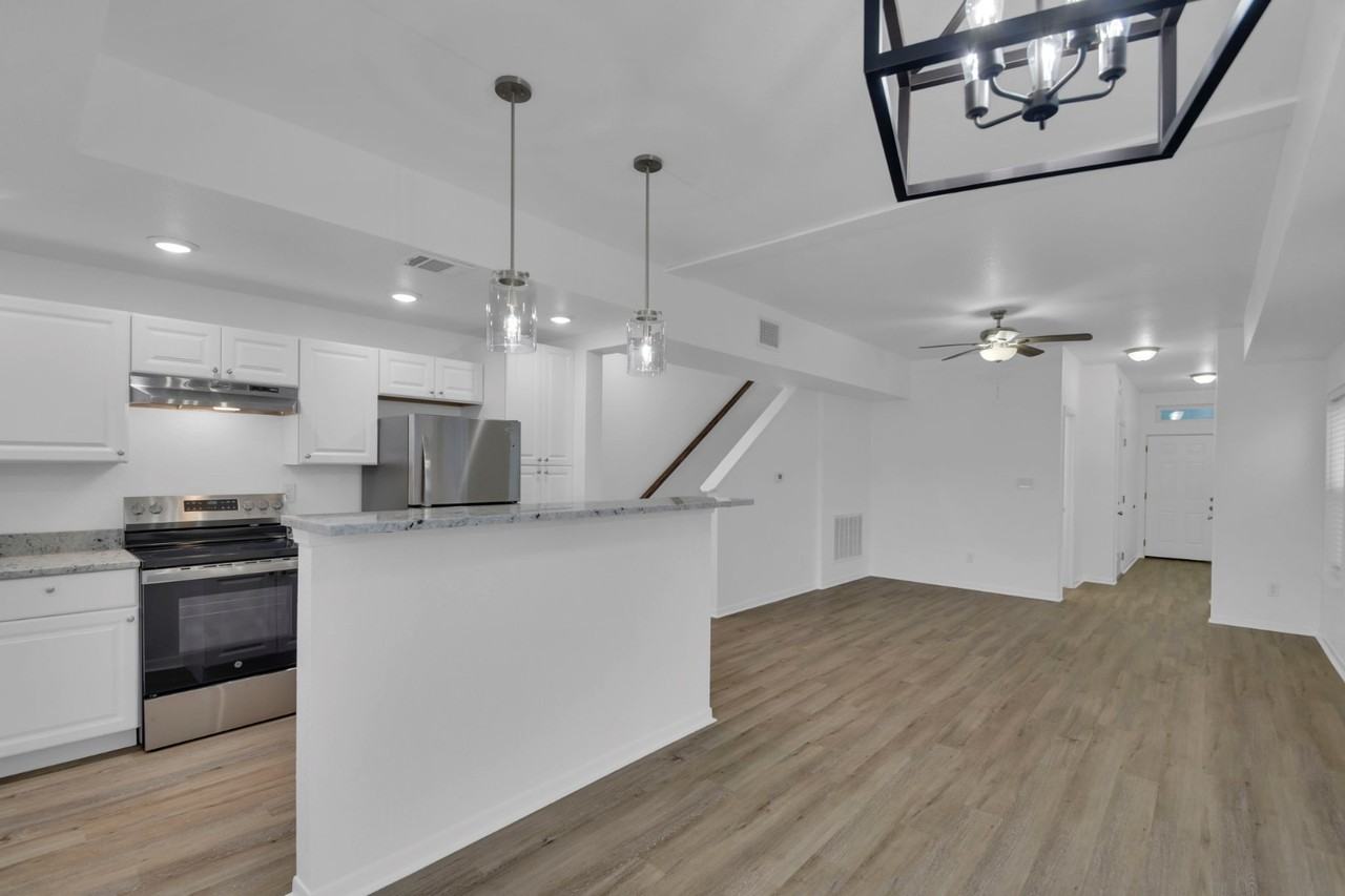 1004 E Fannin St - Photo 4 of 10