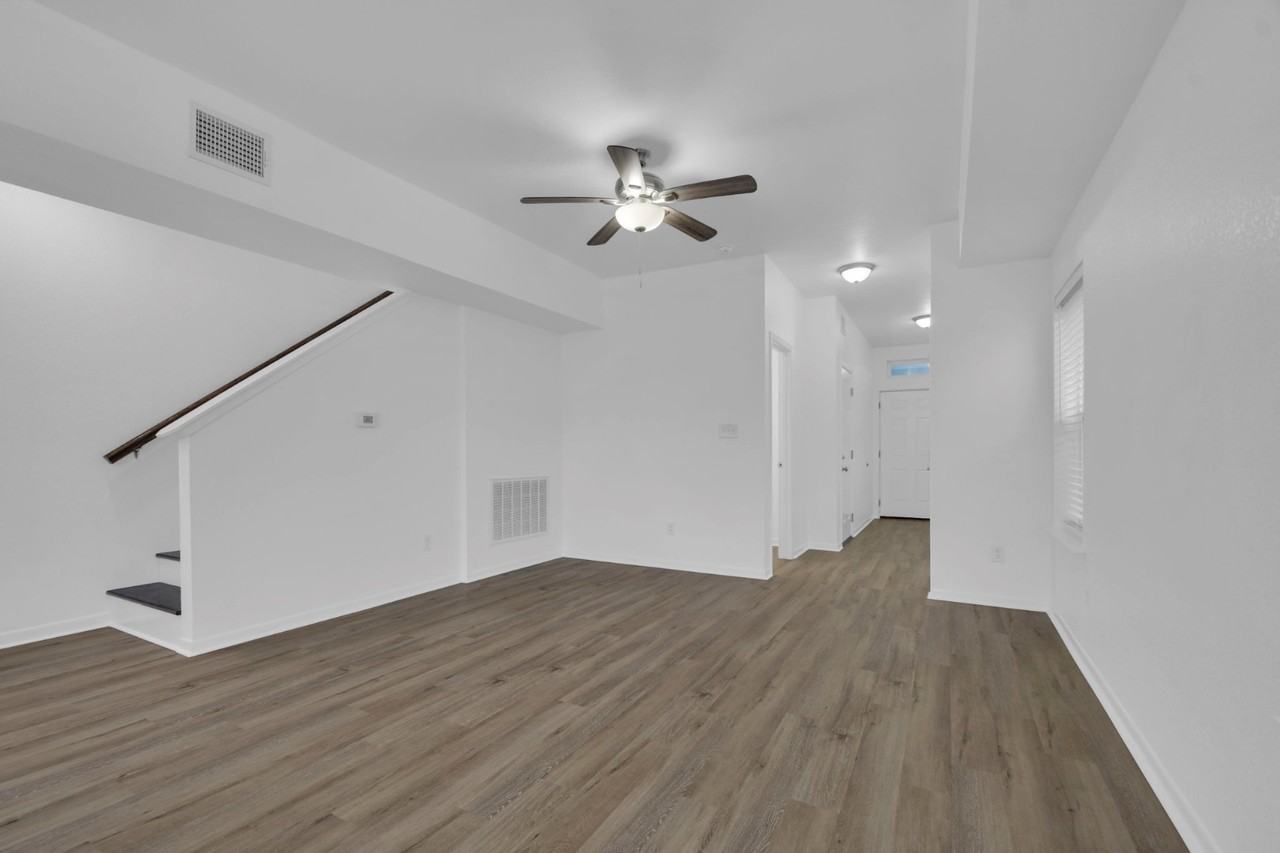 1004 E Fannin St - Photo 5 of 10