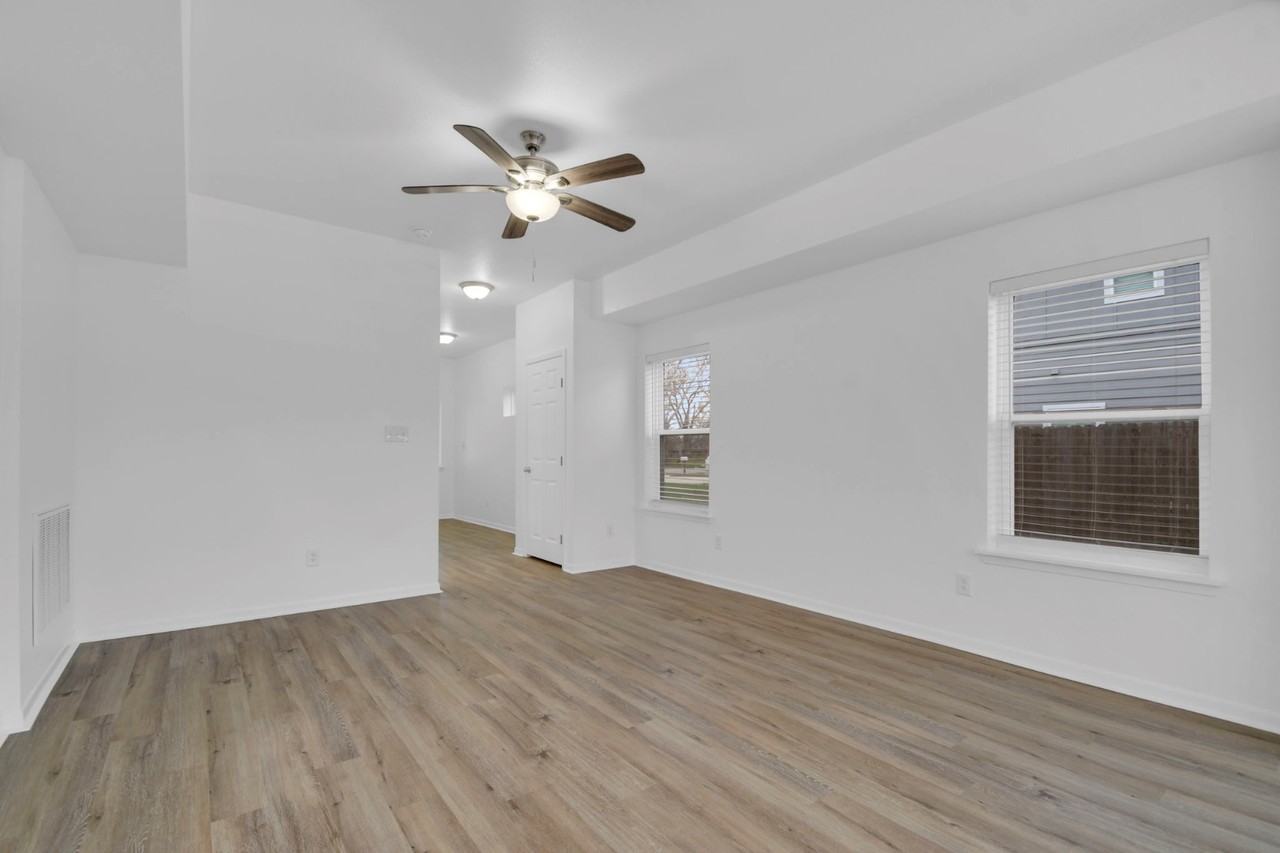 1004 E Fannin St - Photo 6 of 10