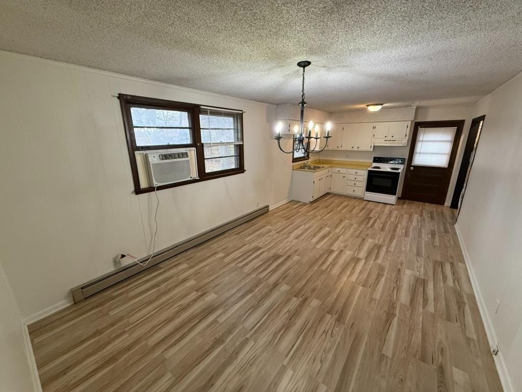 556 Singer Dr - Photo 2 of 10