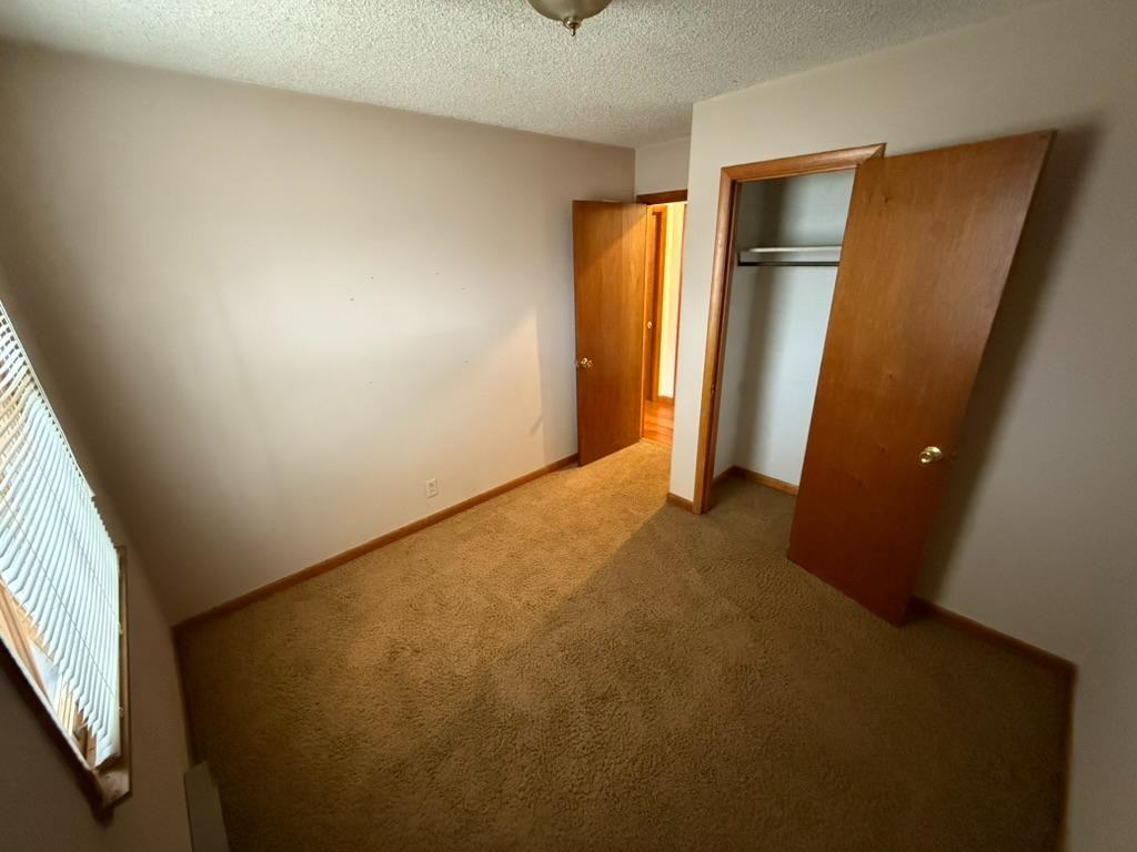 556 Singer Dr - Photo 6 of 10