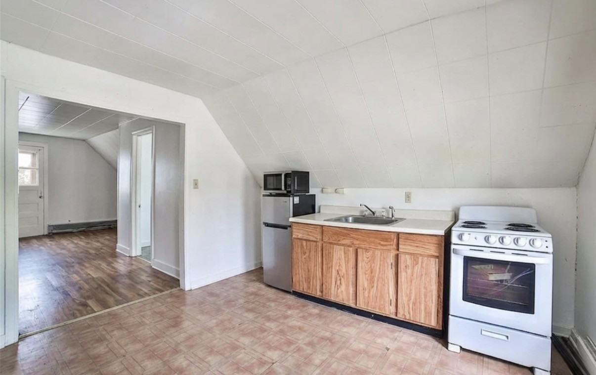 1811 Weston Ave #3 - Photo 4 of 11