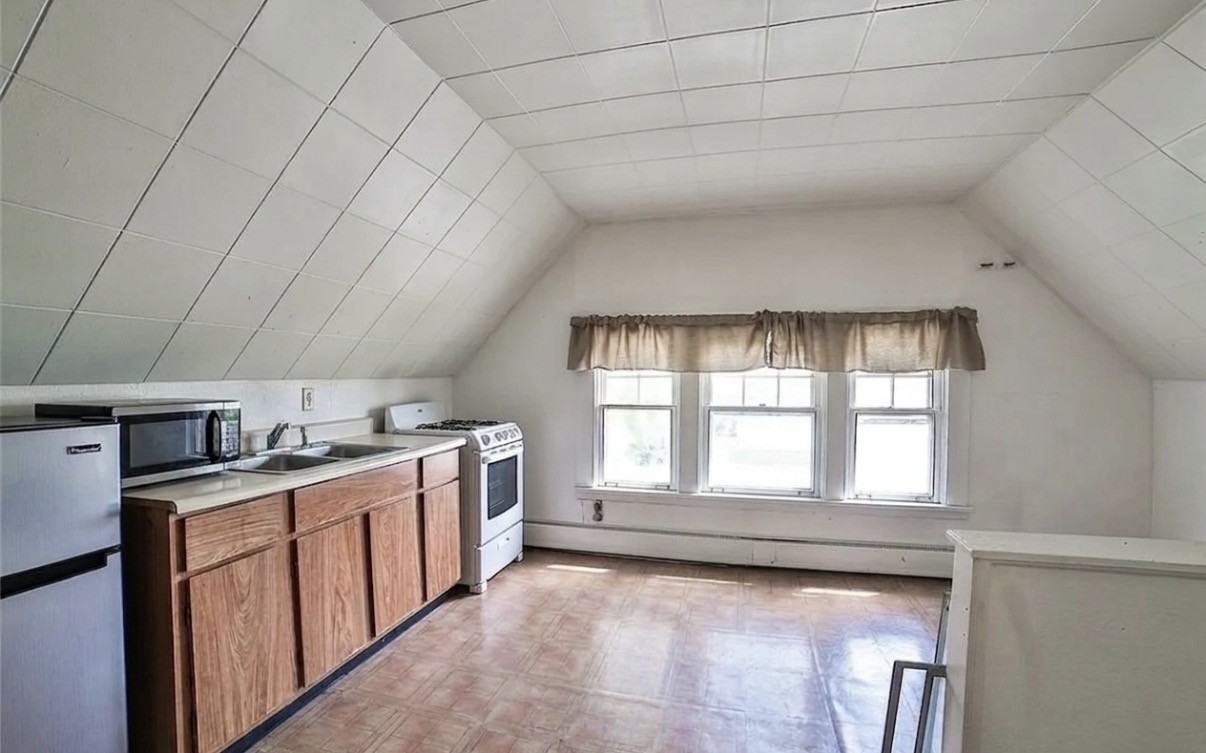 1811 Weston Ave #3 - Photo 5 of 11