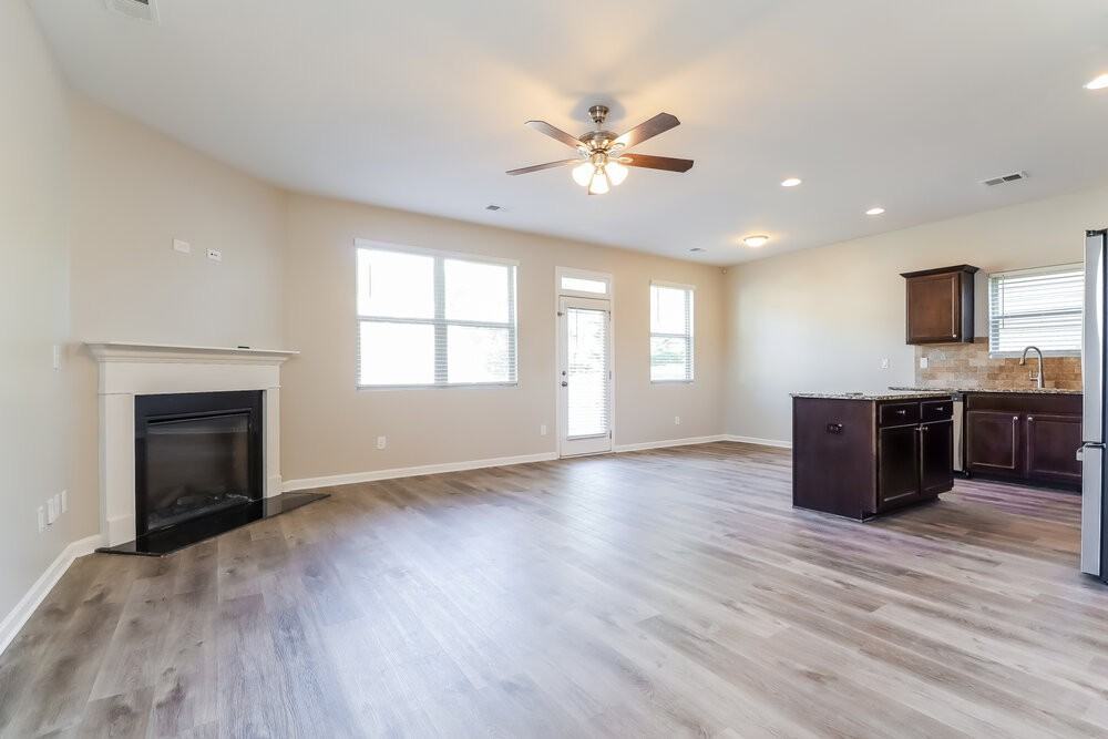 1075 Lear Dr - Photo 4 of 17
