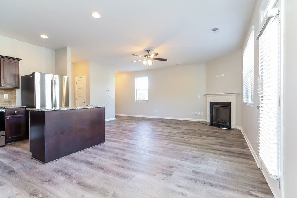 1075 Lear Dr - Photo 5 of 17