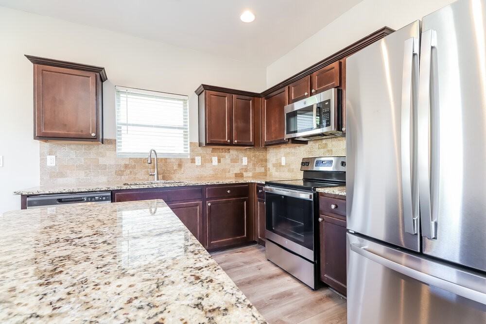 1075 Lear Dr - Photo 6 of 17
