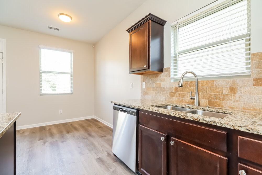 1075 Lear Dr - Photo 7 of 17