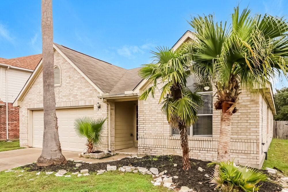 21502 Broadstone Dr - Photo 3 of 16