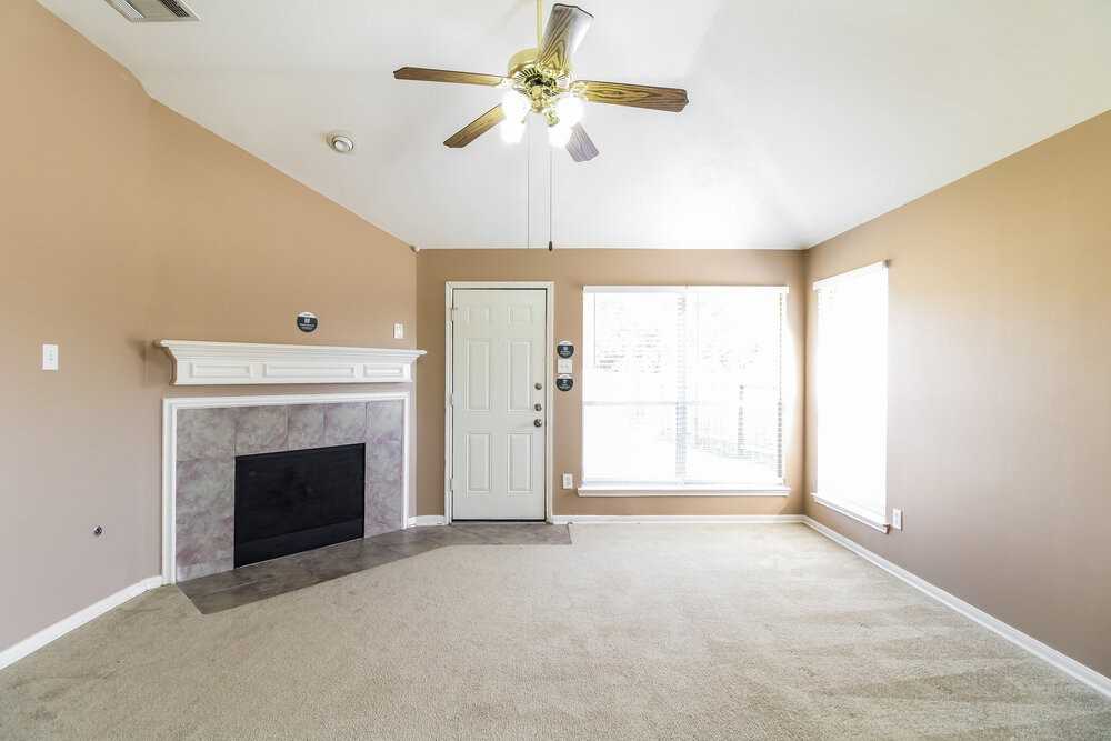 21502 Broadstone Dr - Photo 4 of 16