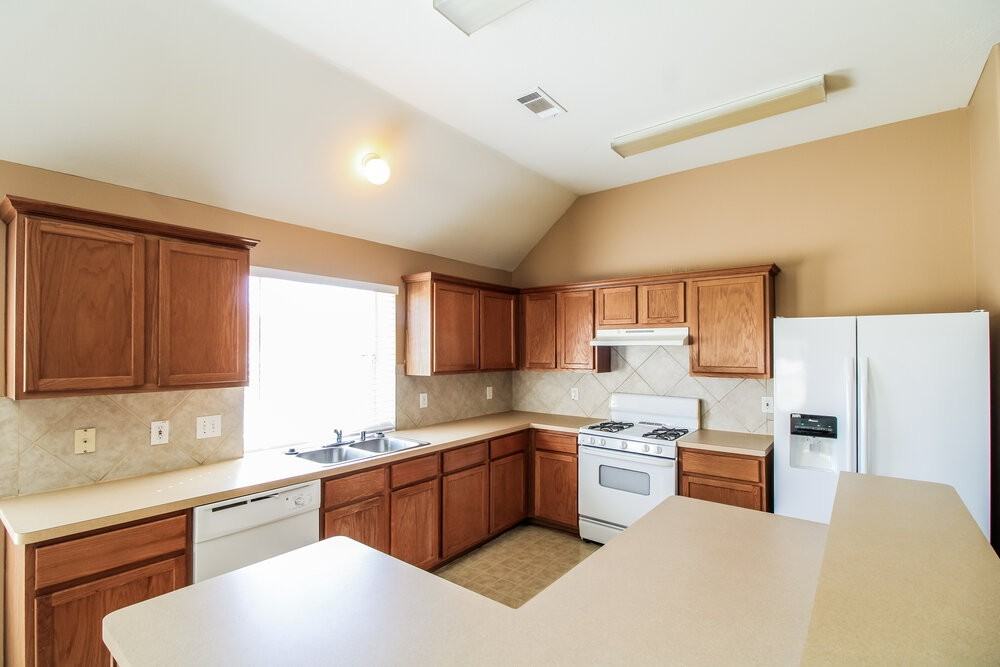 21502 Broadstone Dr - Photo 7 of 16