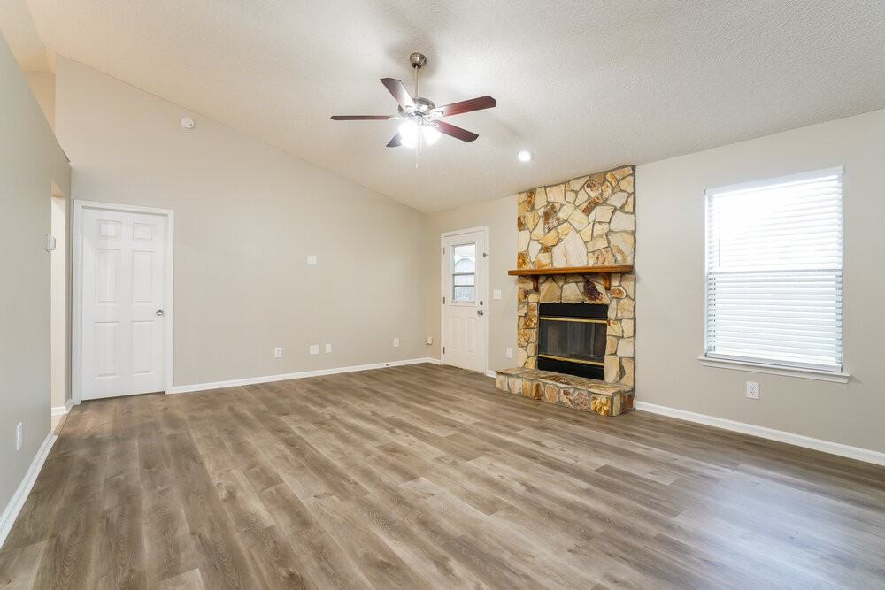 3298 Deerfield Pointe Dr - Photo 4 of 16