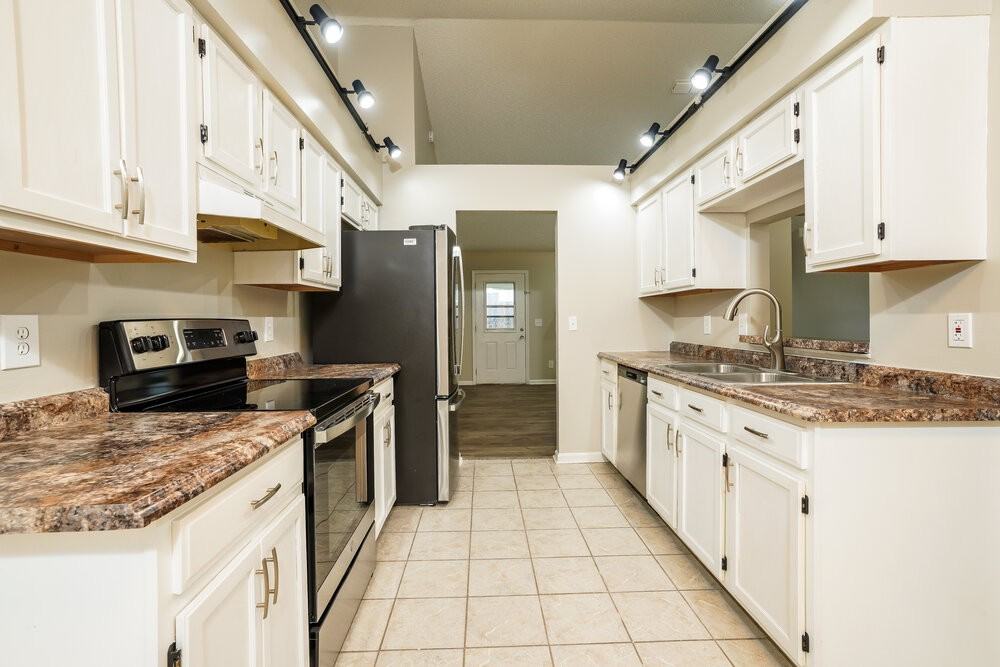 3298 Deerfield Pointe Dr - Photo 7 of 16