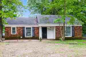 featured image of 323 Huntsmoor Dr