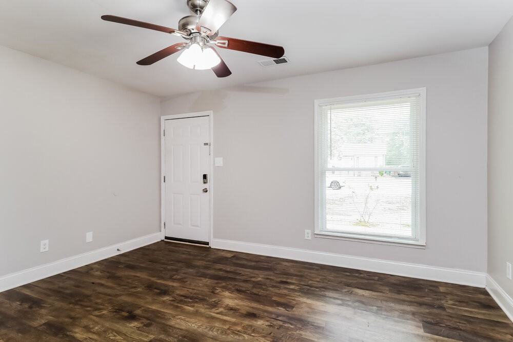 323 Huntsmoor Dr - Photo 6 of 16