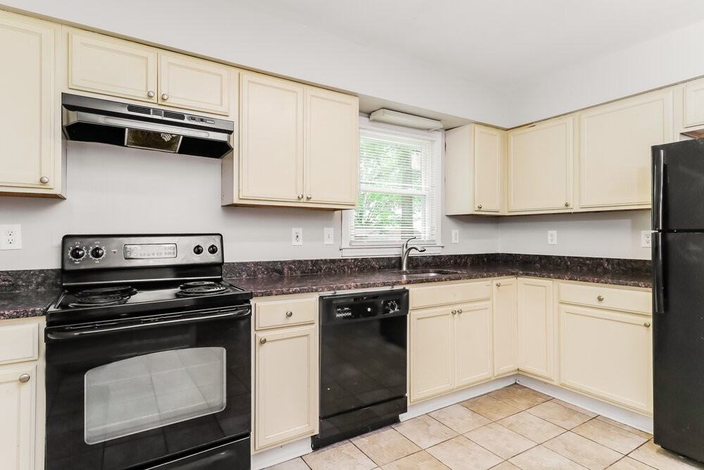 323 Huntsmoor Dr - Photo 7 of 16
