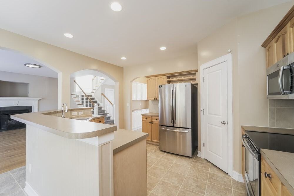 8607 Castle Cliff Dr - Photo 7 of 17