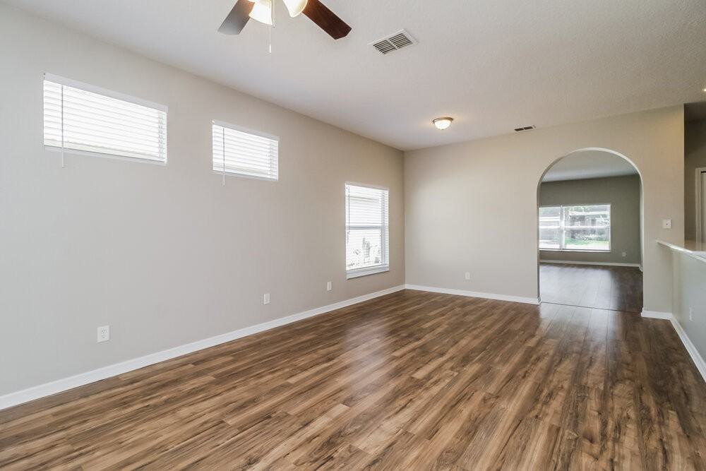 1237 Kellogg Dr - Photo 3 of 16