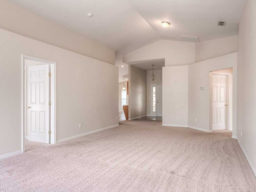 4612 Woodford Dr - Photo 3 of 15