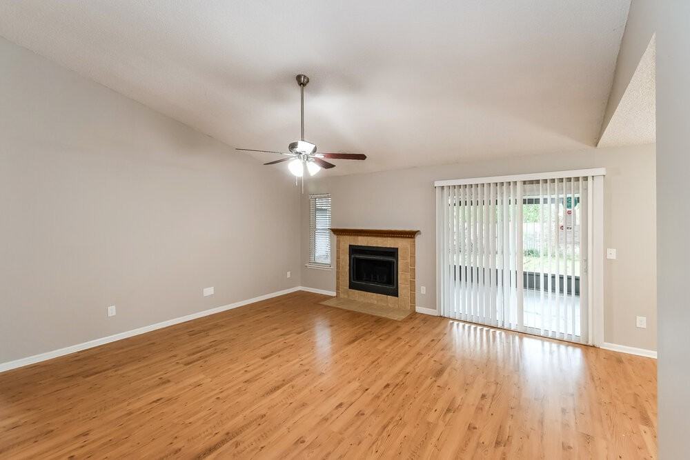 8136 Honeysuckle Ln - Photo 4 of 16