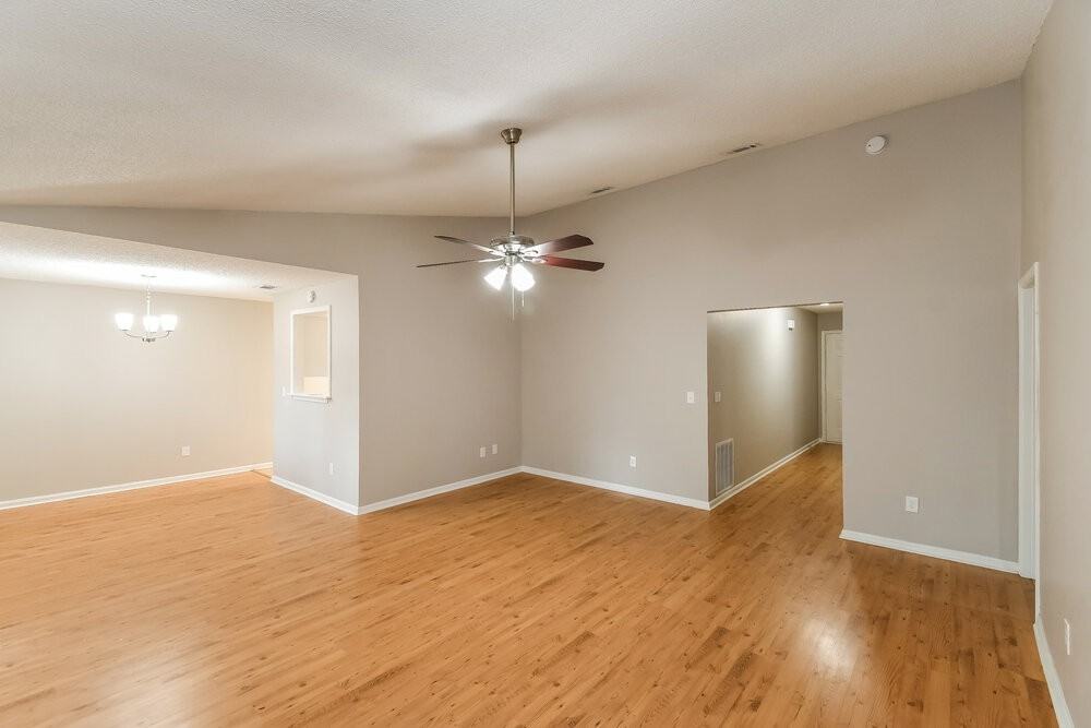 8136 Honeysuckle Ln - Photo 5 of 16