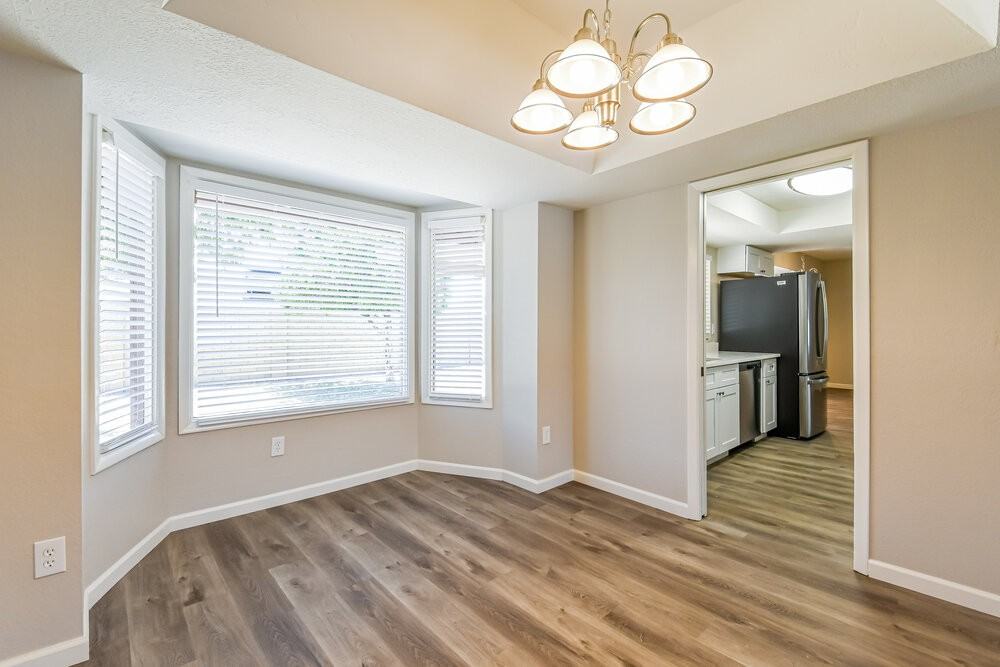 301 E Keogh Dr - Photo 6 of 16