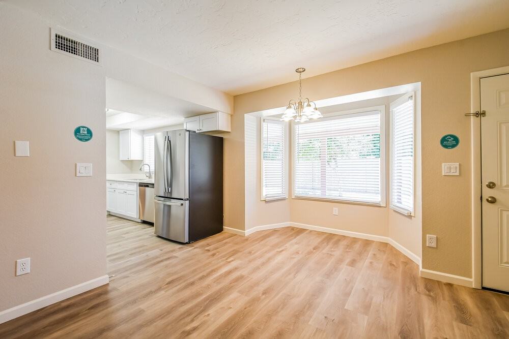 301 E Keogh Dr - Photo 7 of 16