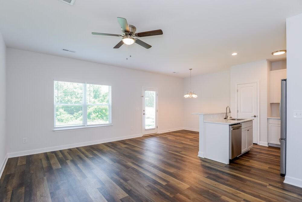 109 Mclean St - Photo 4 of 16