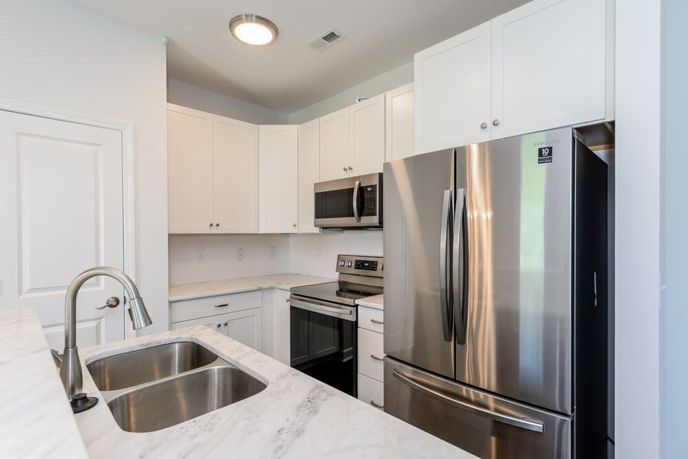 109 Mclean St - Photo 5 of 16