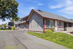 featured image of 1696 London Cir