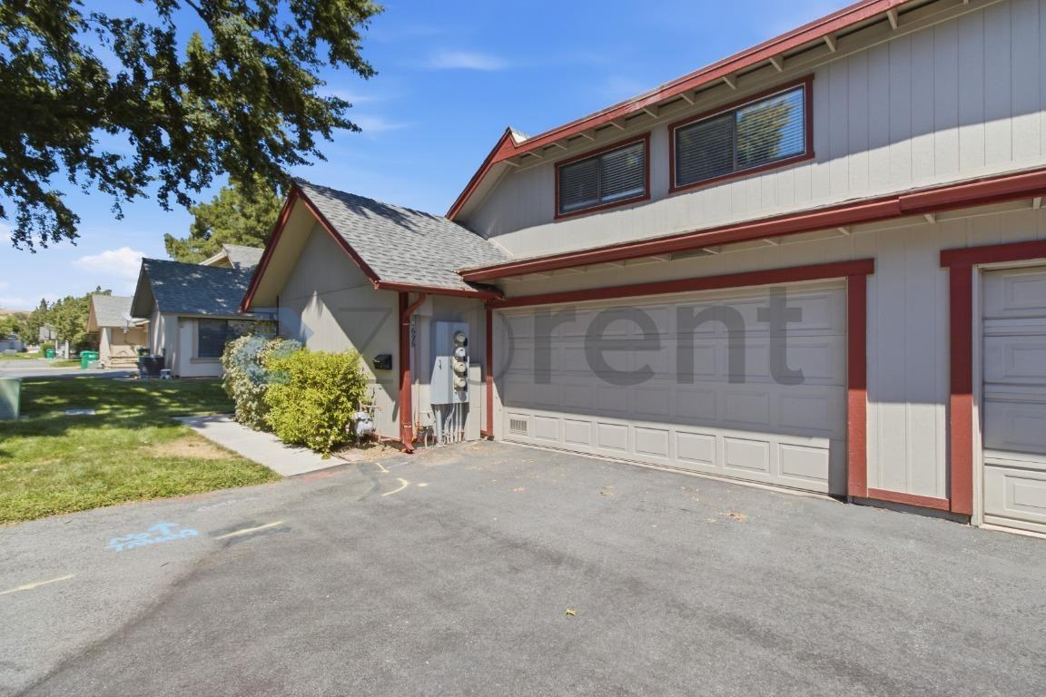 1696 London Cir - Photo 2 of 21