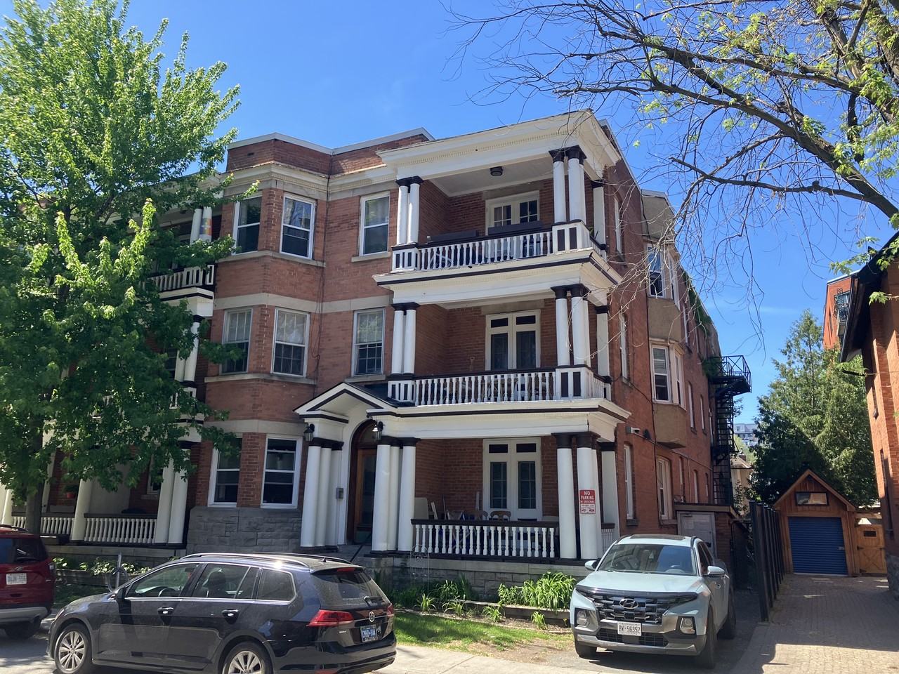 353 Frank Street #13