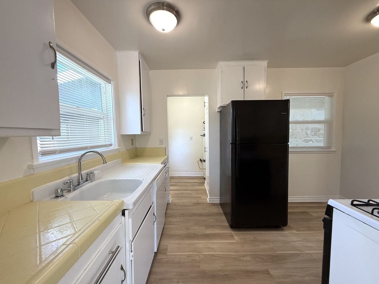 2862 Knoxville Ave - Photo 2 of 17