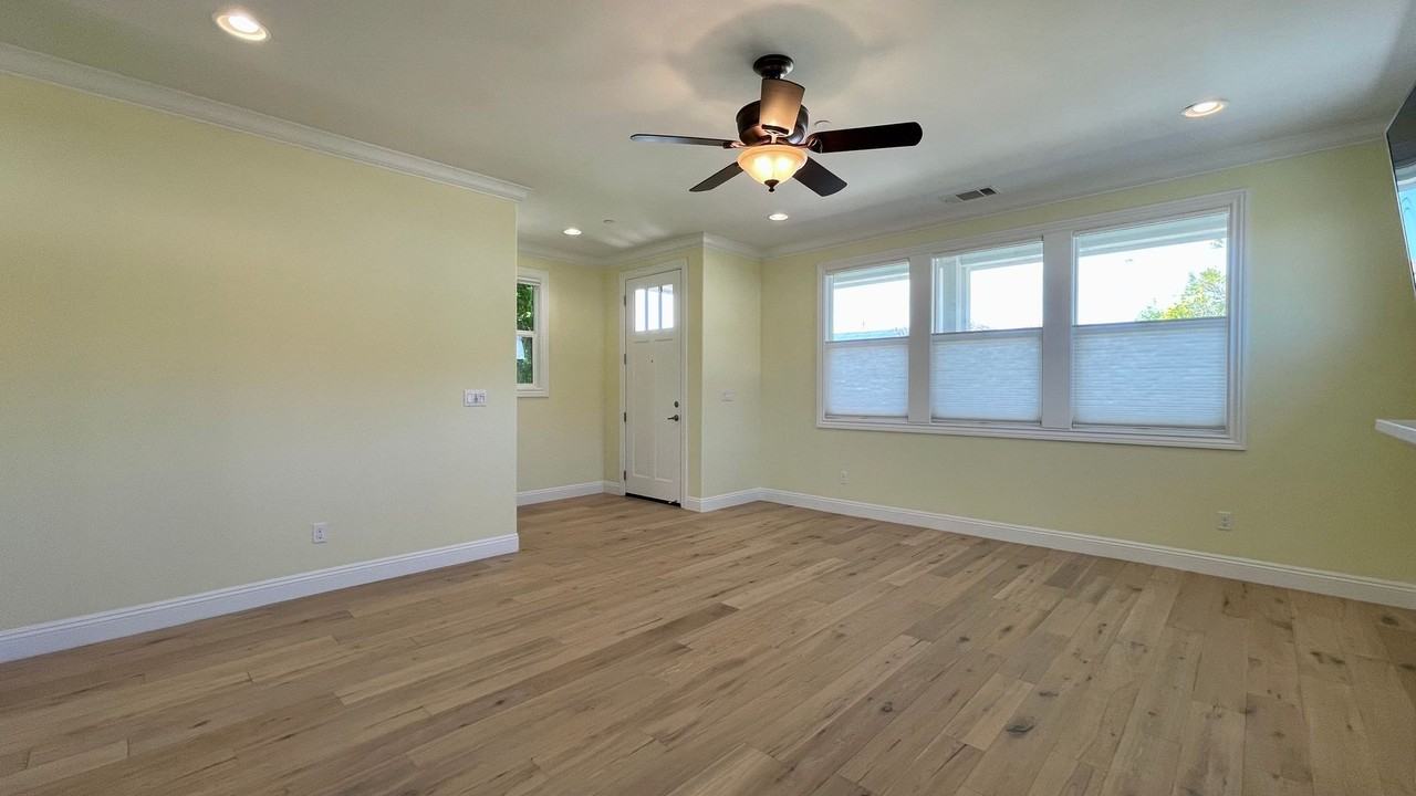 425 Junipero Way - Photo 3 of 17