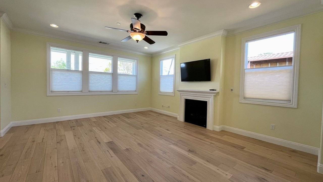 425 Junipero Way - Photo 4 of 17