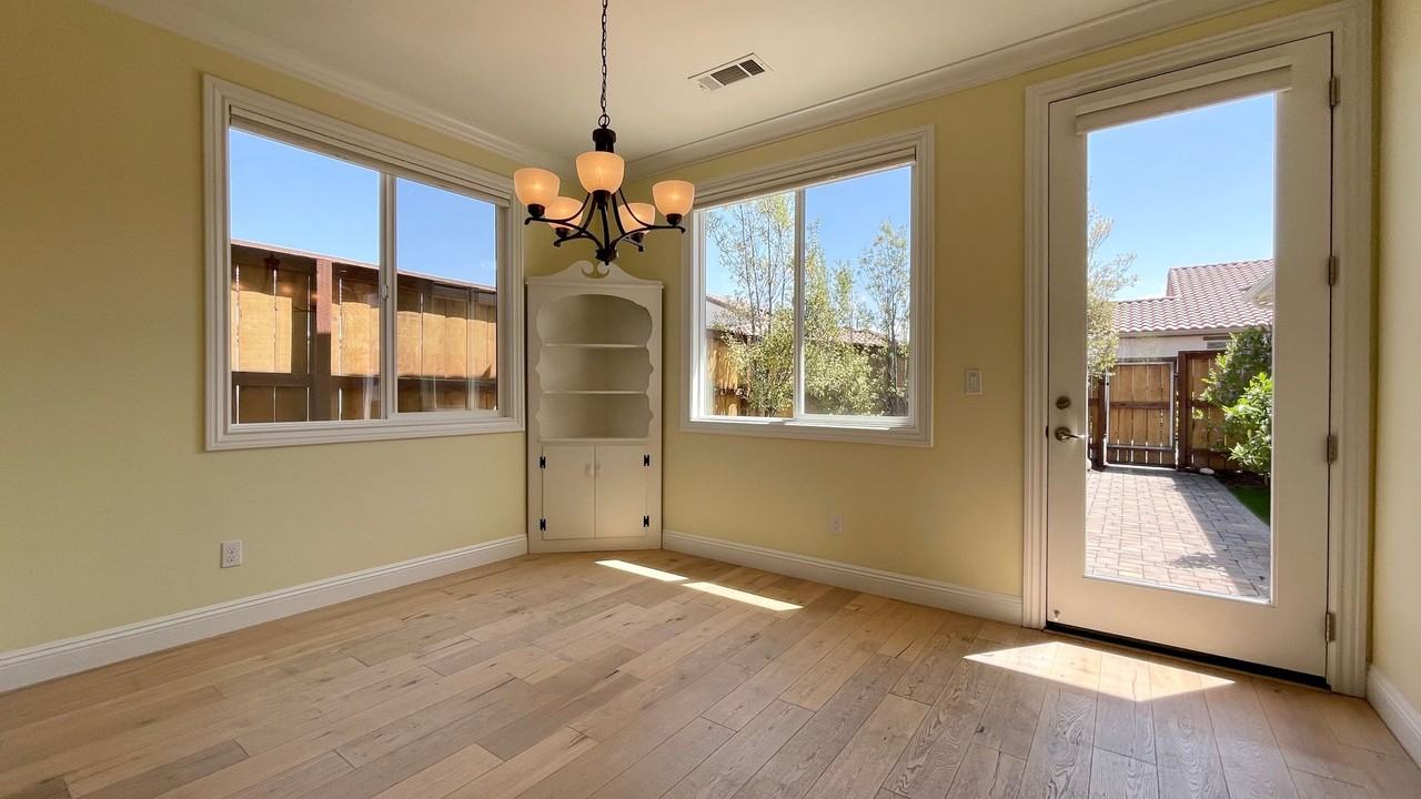 425 Junipero Way - Photo 5 of 17